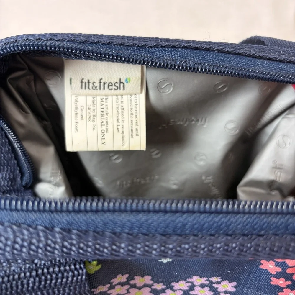 Fit and Fresh lunch cooler Bag Navy blue Multi-color hearts Zippered closure EUC